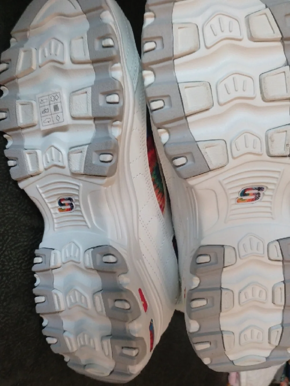 Skechers D'Lites White Sneakers Multicolor Tie-Dye Panel Women's 11 (wide) NWOT - Picture 2 of 7